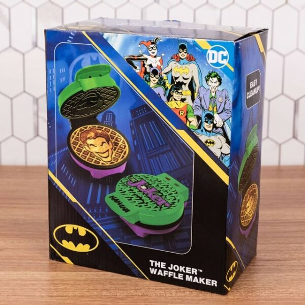 HOT 100! DC Comics BATMAN & JOKER Toaster & Waffle Maker Set! Bring a little DC Comics fun to every meal! - Image 3
