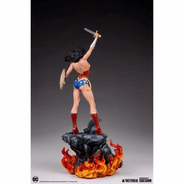 WIN! Tweeterhead OFFICIALLY LICENSED DC Comic Maquette Wonder Woman 1/4 Scale Statue! - Image 5